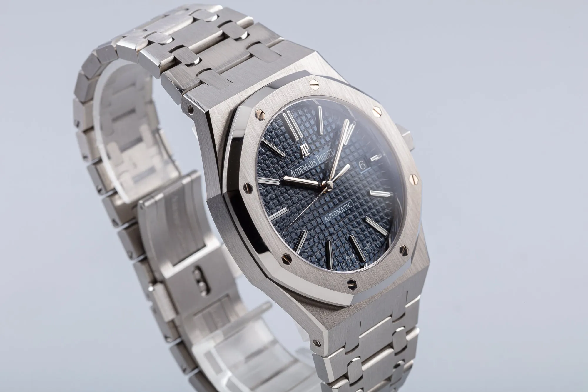 2019 Audemars Piguet Royal Oak 15400.ST.00 Blue Dial Box & Card