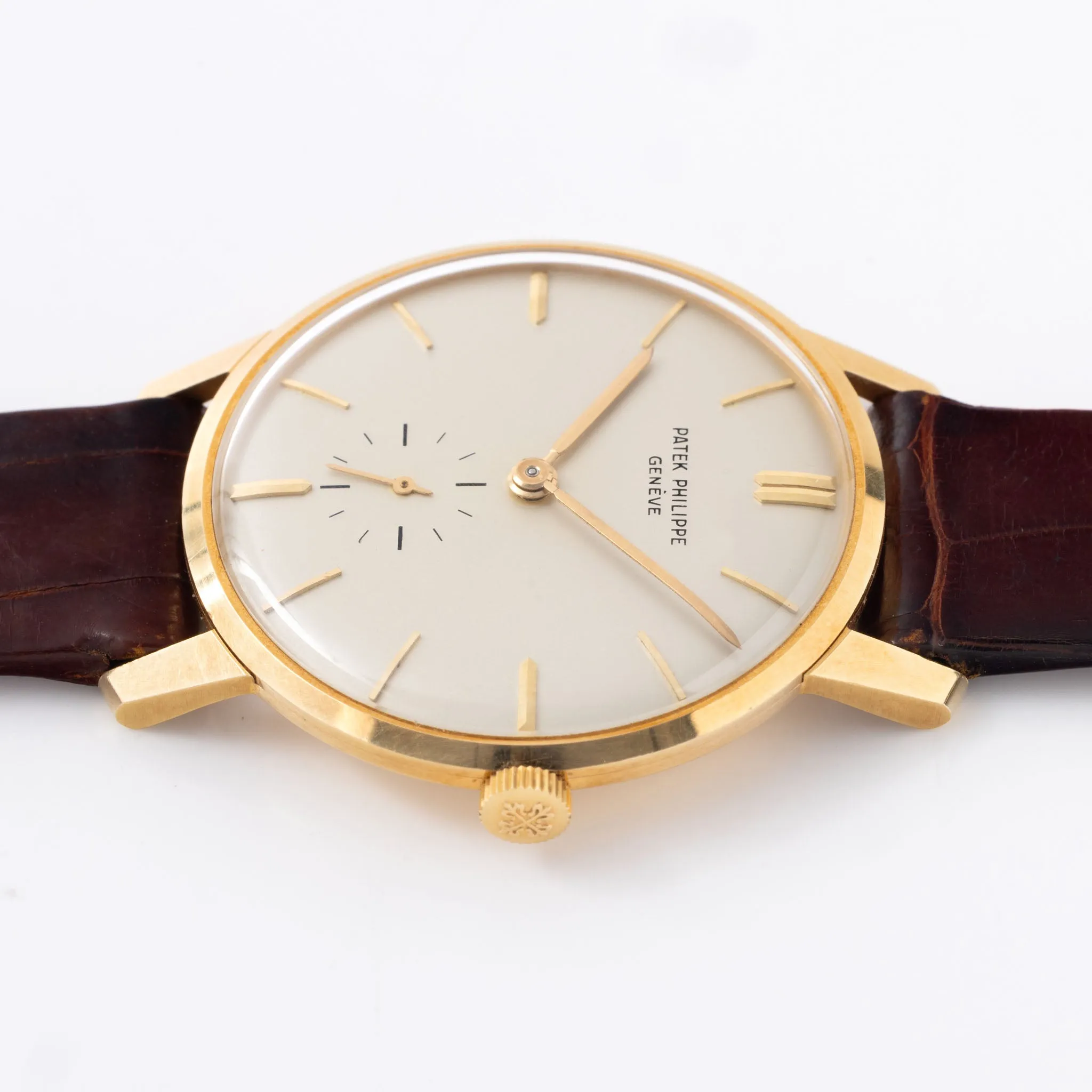 Patek Philippe Calatrava in 18 k yellow gold ref 2598 New old stock condition with box and original Paper